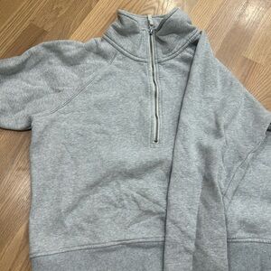 Vuori - Gray 1/4” Women’s Quarter-Zip Pullover - MEDIUM